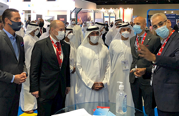 Sheik Ahmet al Maktoum (third from left) visits the Swiss Pavilion at the Airport Show Dubai, accompanied by Consul General Frank Eggmann (left). Image credit: T-LINK MANAGEMENT AG